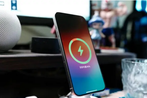 茌平苹果15换屏服务分享用什么充电器给iPhone15充电更好 